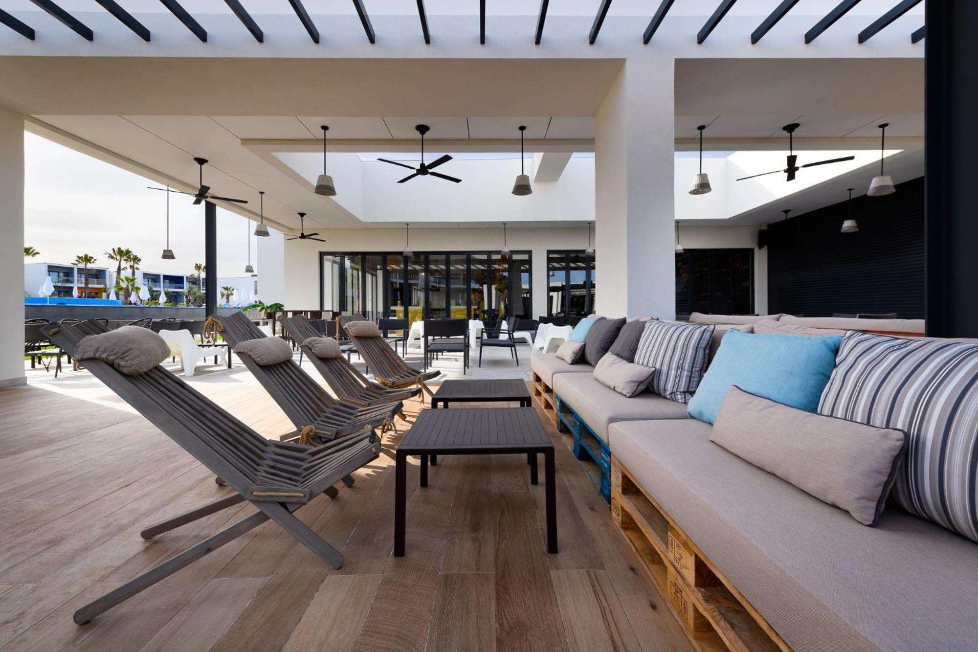 Tivoli Alvor Algarve Otel Dış mekan fotoğraf Rooftop lounge at the hotel